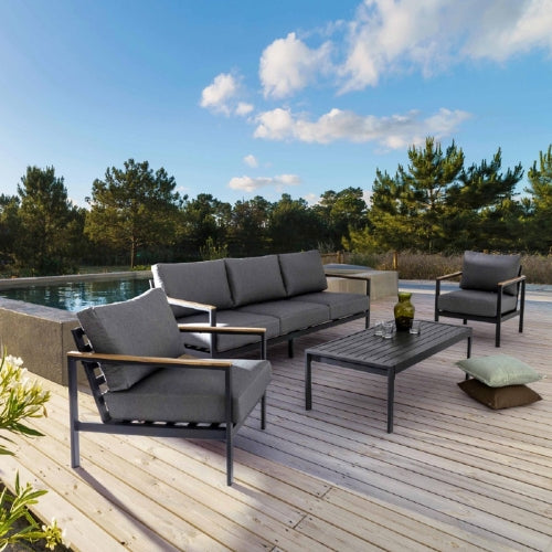 Tendance Outdoor 2026 : Pourquoi l'Aluminium est devenu le Standard du Mobilier de Jardin Haut de Gamme