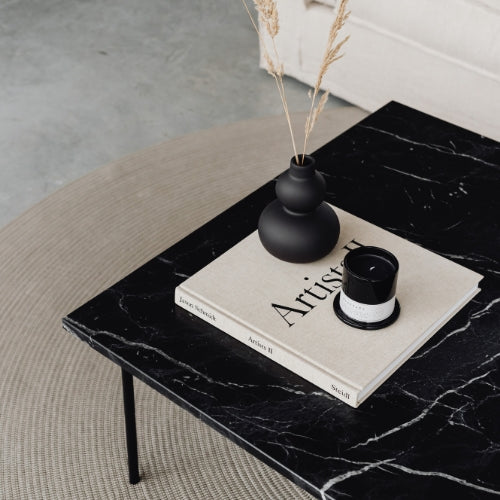 Le Prestige du Minéral : Pourquoi le Travertin et le Marbre Redéfinissent le Mobilier de Luxe en 2026
